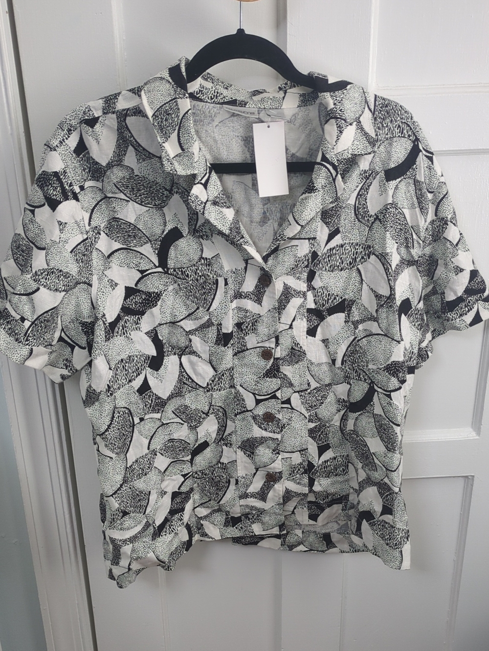 Chico's boxy Black and White Short Sleeve Button-Front Blouse